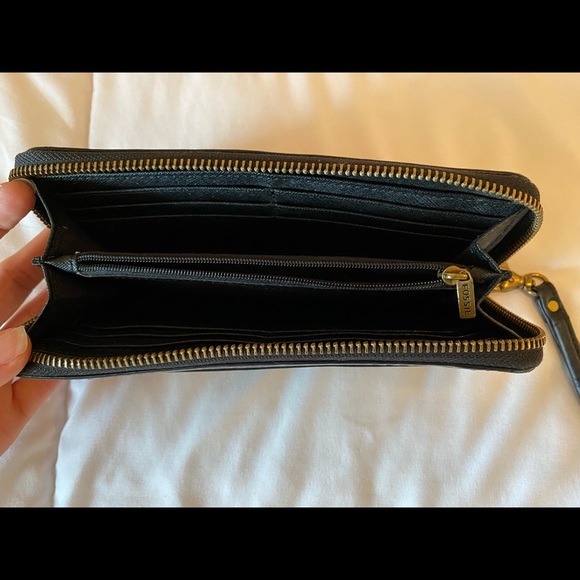 Fossil Wallet - Picture 2 of 5